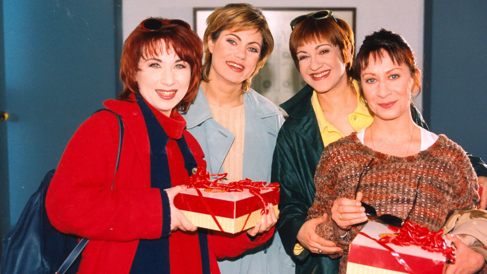 To kare tis damas backdrop