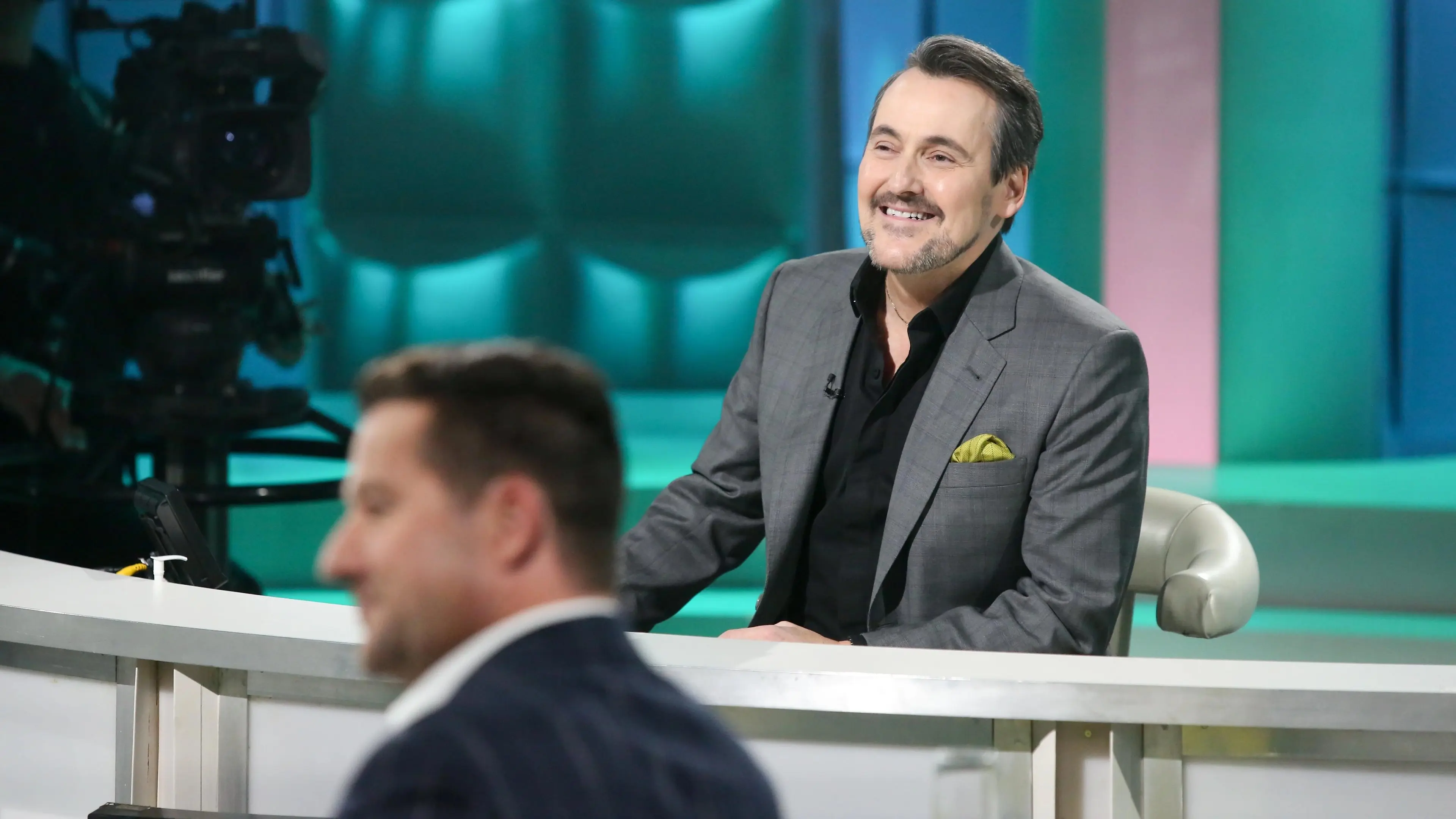 Tout le monde en parle backdrop